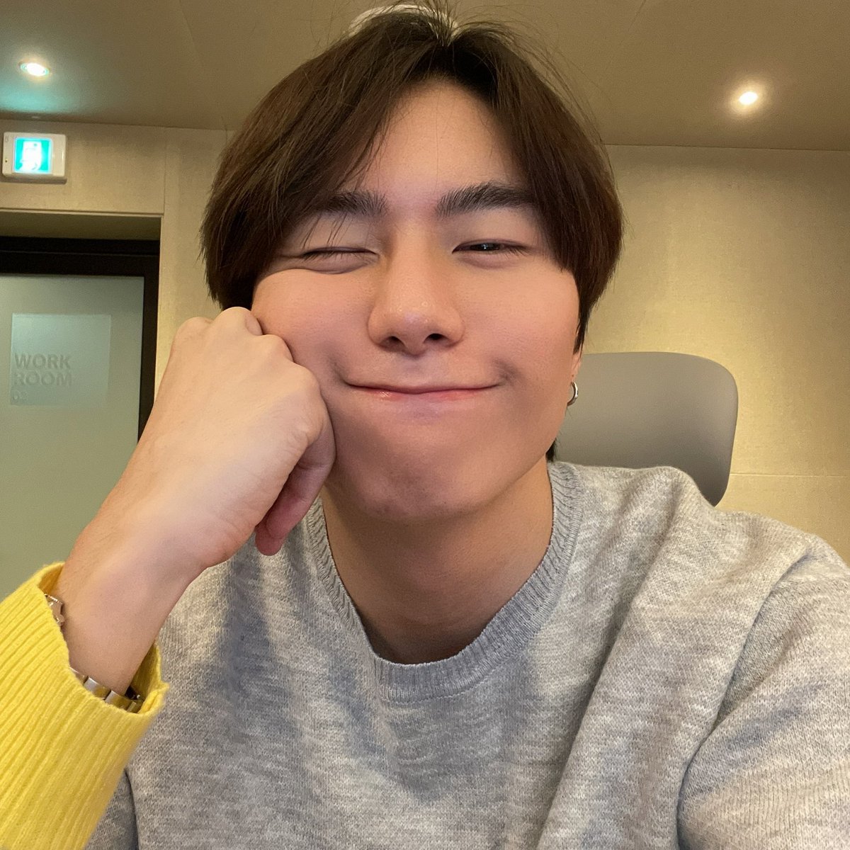seungsingroom's tweet photo. 211212 #승식 💙Alice💛
✌︎︎ 브이앱 #승식플레이리스트
2  /  2

📎 https://t.co/G1CSeNRpMC

🎧 허각 - 작은 온기
🎧 암호 (AMHO) - 언제나 우리 그대로 https://t.co/Ndg9QHjo27