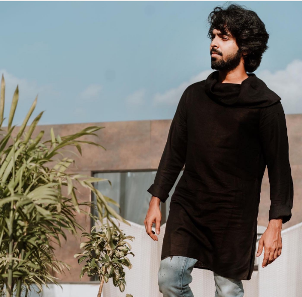 MohanaHana23's tweet photo. Black gives beauty to someone power to someone but this time black gets power and beauty from him❤️🥳🥰💃😎
#darling @gvprakash 
#monitweets #Bachelor #Jail #Beast https://t.co/jLzun8CLIx