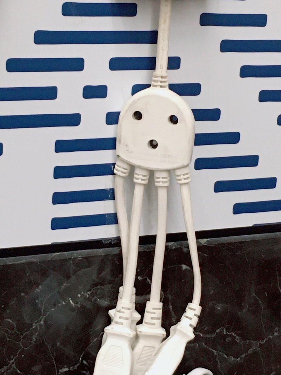 香日ゆら 駅で見かけた延長コードがかわいい T Co 1icbxvzvsx Twitter
