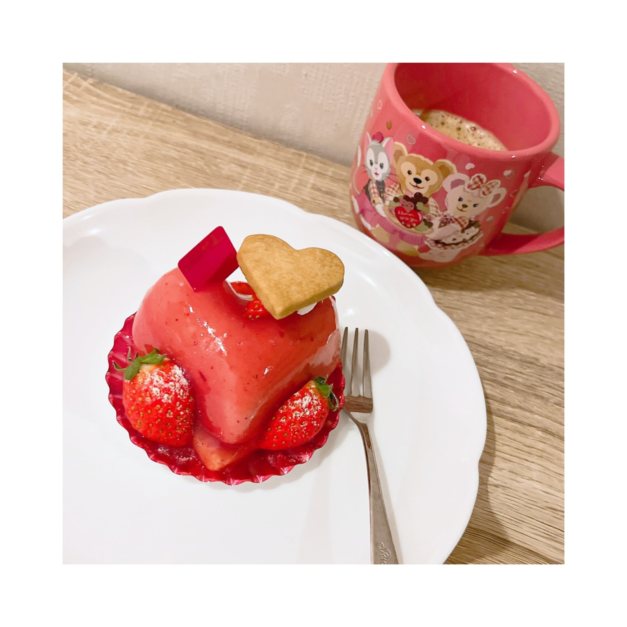 み い Miwa 3日前もケーキを食べて 明日もお友達とケーキ食べるのに 今日もケーキを食べてしまった ケーキ食べ過ぎ問題 明日は久しぶりに仲良し3人揃うから 楽しみすぎて寝れないかもしれない おやすみなさい T Co Xwduwzhjuo