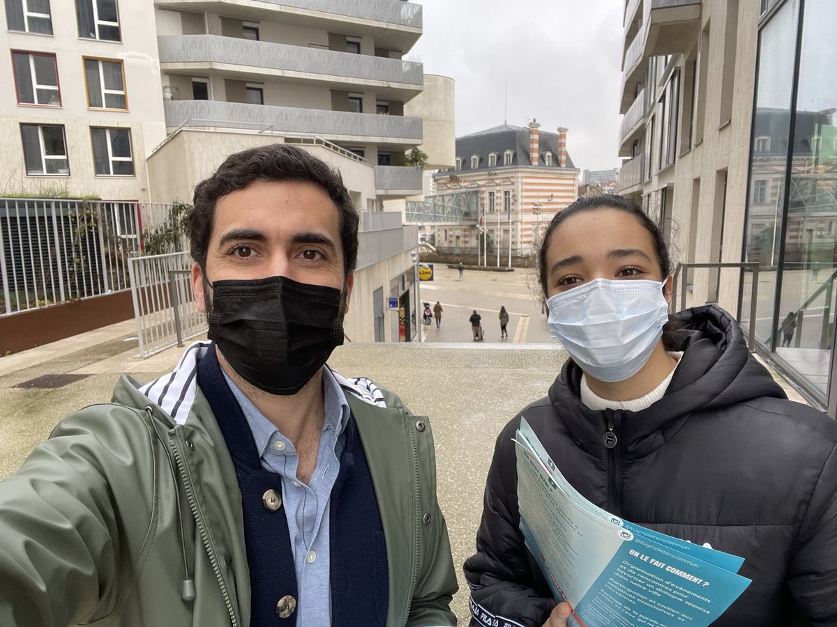 BagnoletCommun's tweet photo. Ce matin, les élu-e-s et militants de #bagnoletencommun  étaient présent￼-e-s au marché de #Bagnolet ￼pour diffuser notre tract et venir à la rencontre des Bagnoletais-es. Il est important de rendre compte de notre action municipale et de rappeler ce que fait notre mouvement ! https://t.co/smDTHphN9A