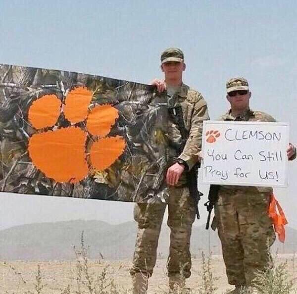ClemsonBuzzz's tweet photo. Every SUNDAY we ask that the #Clemson Family show we still support & care for All those who serve #WhataTimeToBeaClemsonTiger #NattyDay @ClemsonMSoccer https://t.co/3XICeEndSe