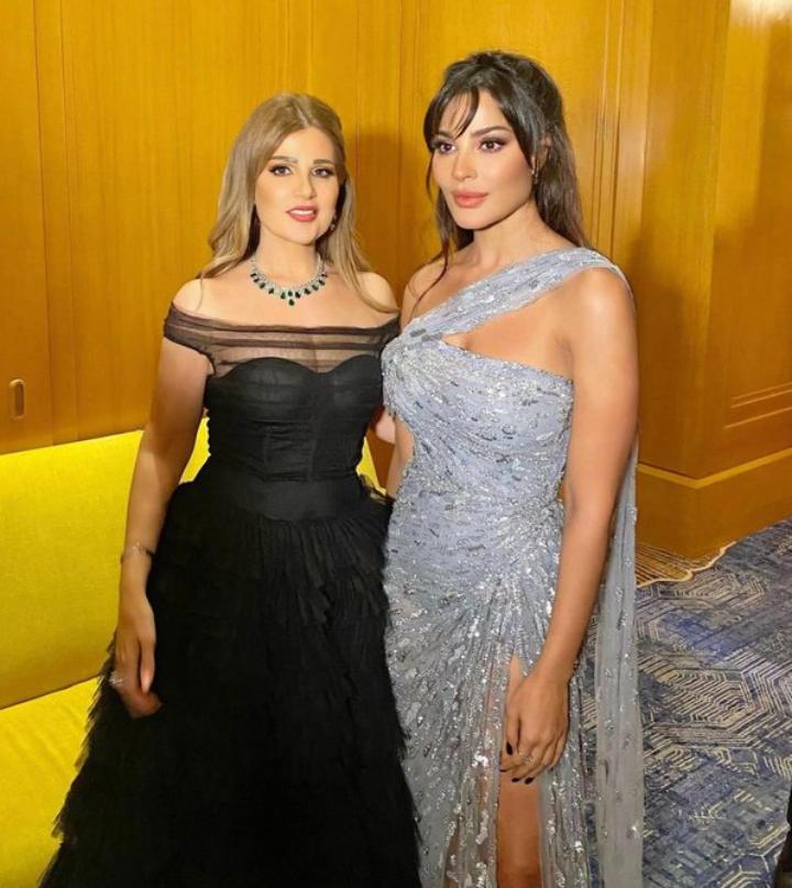 صورة تجمع نجمتنا الغالية #نادين_نسيب_نجيم مع الإعلامية #هنادي_جابر ❤
هنادي عينها على الكاميرة وندون🤷‍♀️😍 
<a href="/nadinenjeim/">Nadine Nassib Njeim 🏆</a> 
<a href="/Hanadialjaber/">Hanadi Jaber هنادي جابر</a> pic.x.com/GYqF75ia3e