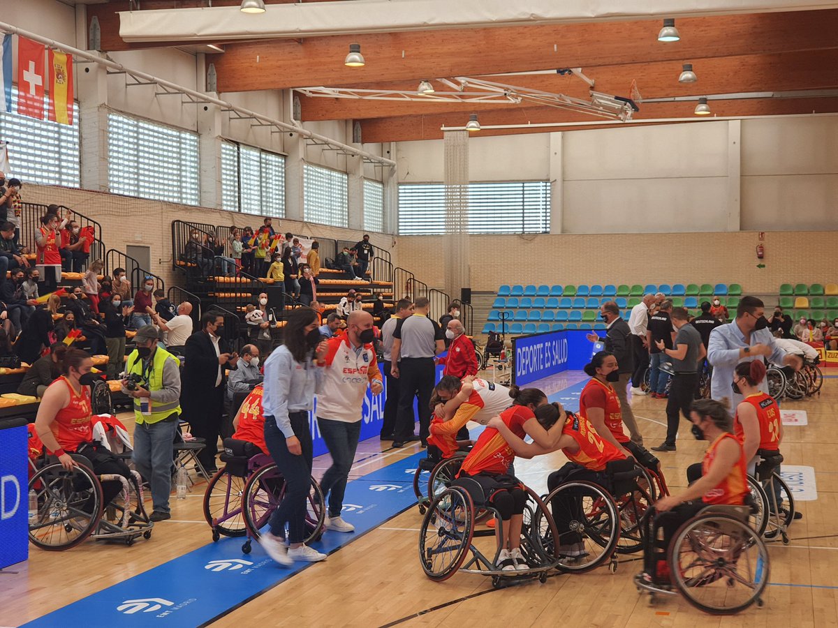 FEDEDDF's tweet photo. La selección 🇪🇸 femenina logra un bronce 🥉 histórico en el Europeo BSR de @MADRID 🏀🏀

España 🇪🇸 58 - 40 🇩🇪 Alemania

Enhorabuena a todas las jugadoras y al cuerpo técnico que encabeza @coachadri

Podio: 
1. Países Bajos 🇳🇱
2. Gran Bretaña 🇬🇧
3. España 🇪🇸 
📸 @jcdfotograf https://t.co/fxH2k18kTT