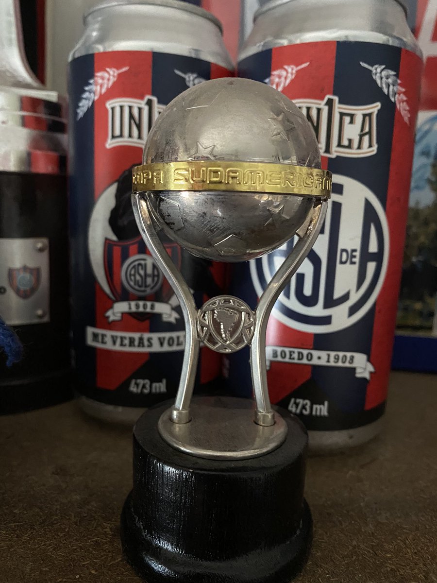 marce926's tweet photo. Hace 19 años ganamos la que decían era la copa de leche y ahora se matan por entrar  @pepechatruc https://t.co/Mtoq35gWkL