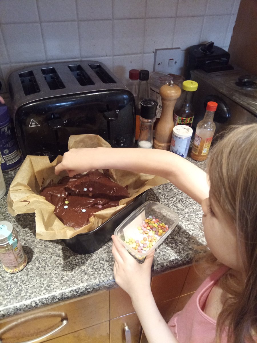 LucieLong20's tweet photo. I let E choose her F/f activities for @TranbyReception #alphabetweekend and we've had a fabulously festive fudge making, fish watching, funny face pulling, flower buying weekend!! https://t.co/oCR46vlXm1
