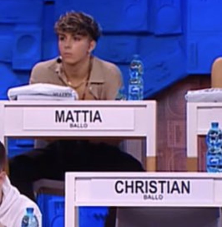 mieopinioniebba's tweet photo. non dirò altro #amici21 https://t.co/b4Or4KoPJ2