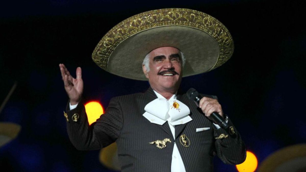 DarvinsonRojas's tweet photo. Murió el cantante Vicente Fernández. https://t.co/av7eisGXsE