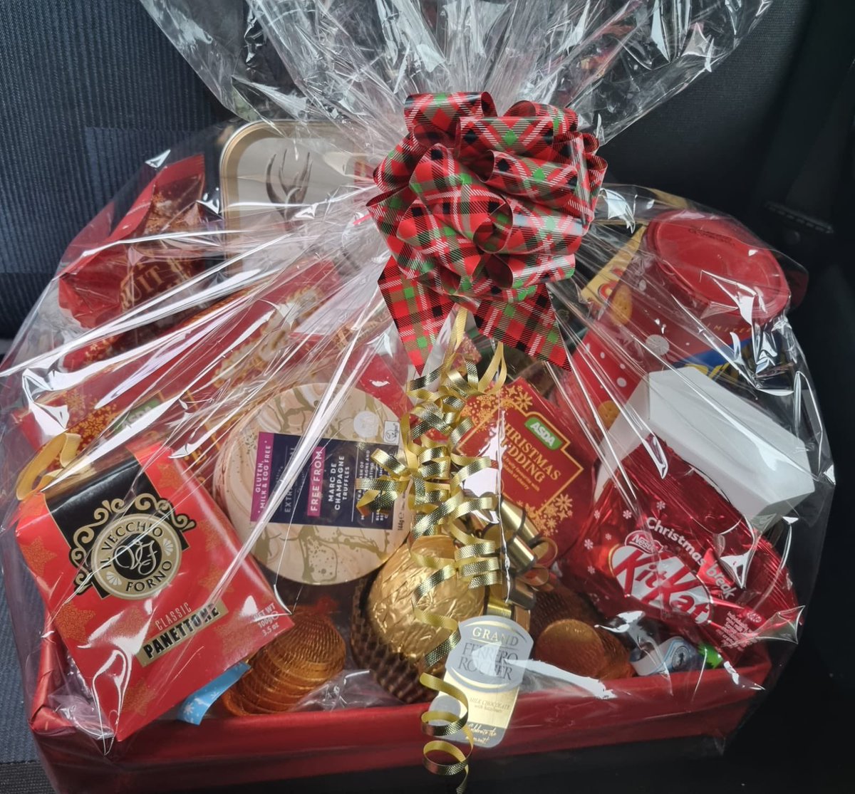 ⭐️ PLEASE RETWEET #PICU Christmas raffle tickets are available for a chance to win an amazing hamper along with other gifts 🎁 all money collected will go towards our service users. If anyone would like to buy a ticket please message us for details ☺️£1 a strip 🙌🏼 #thankyou 🙏🏼