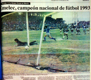 AntonioUbilla1's tweet photo. 12 diciembre 1993, estadio Jocay, Manta, Green Cross  0  Emelec  1 (Iván Hurtado) , con esa victoria Emelec se corona campeón nacional 1993 https://t.co/6kudP1UOsY