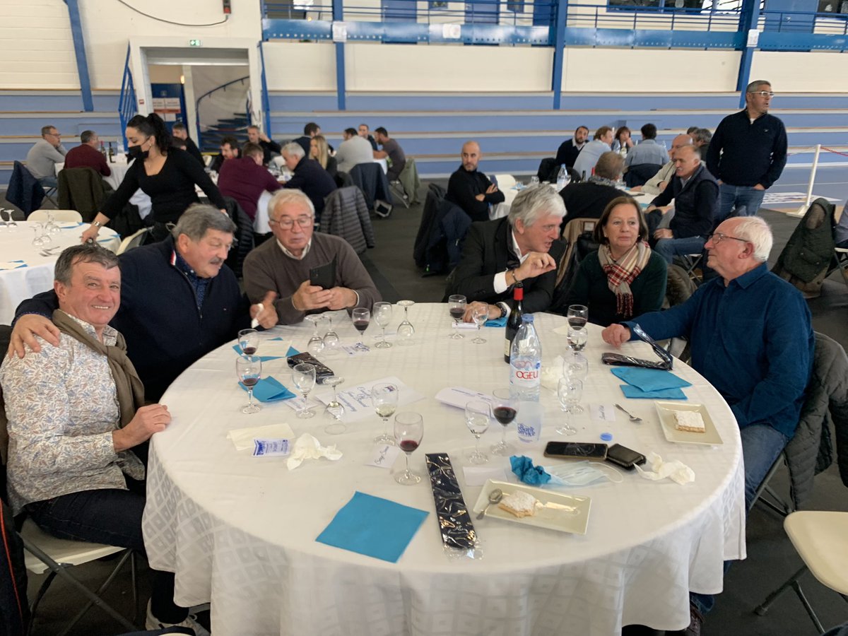 Repas d’avant match du grand derby Oloron/Mauleon en compagnie des 2 Beniat, maire-ancien joueur d’Oloron et le Pdt de Mauleon, le maire de Mauleon, Maurice Buzy Pucheu et la legende JP Garuet🇫🇷🇫🇷🏉