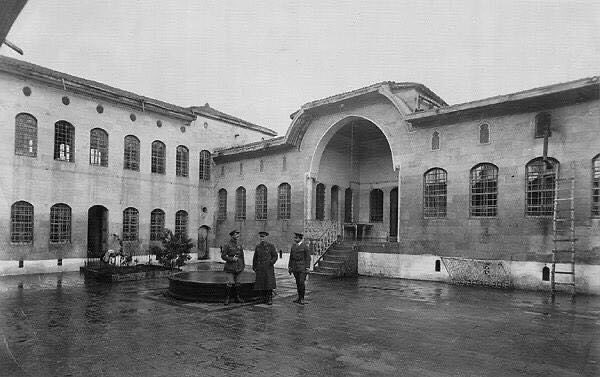 Millet Han'ı... Aziziye Ermeni Vakfı... Vakıftaki Fransız Subayları......