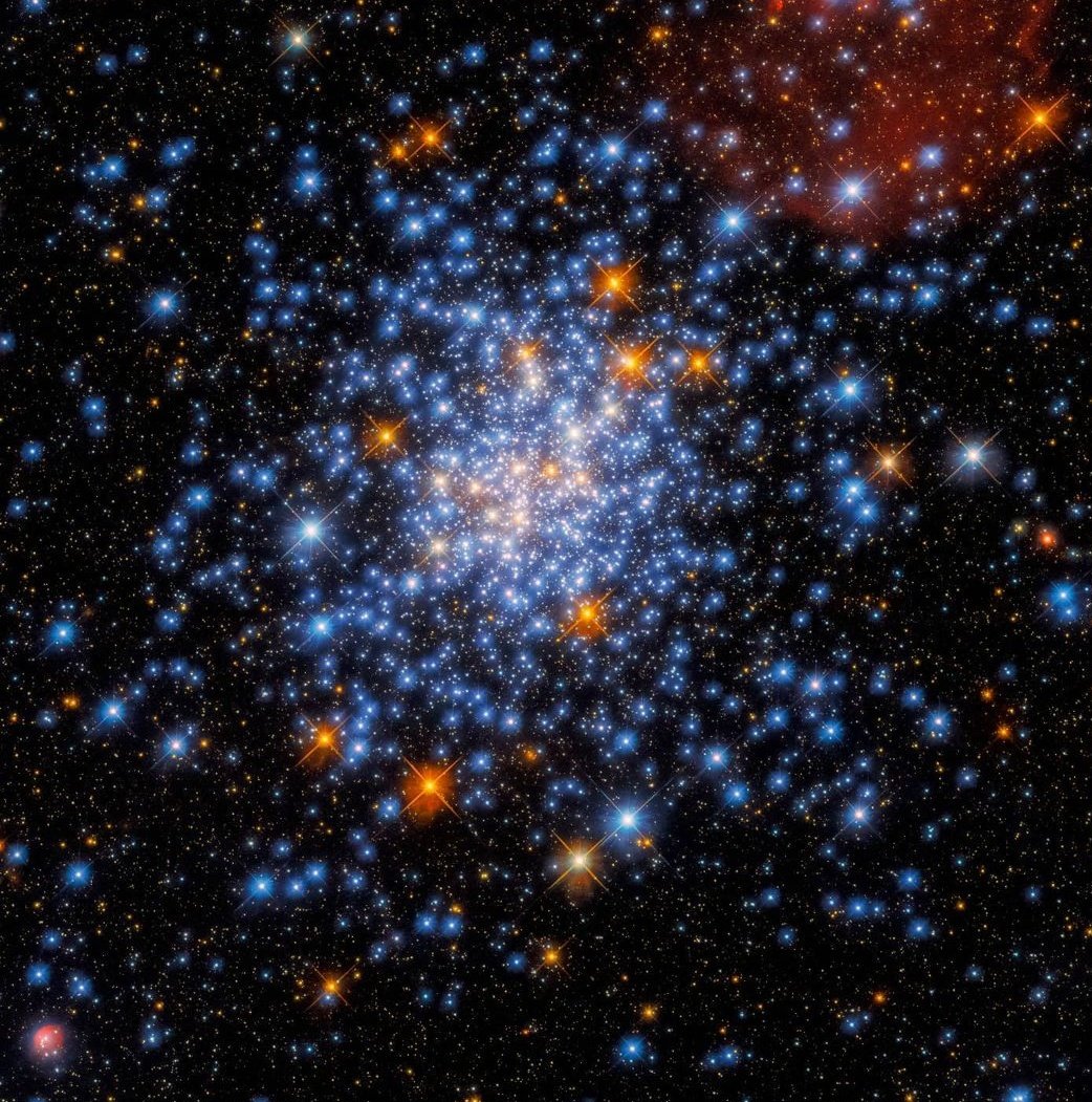 NGC 330 гэж нээлт кластер. Жижиг Магеланий үүлэнд оршдог байна.