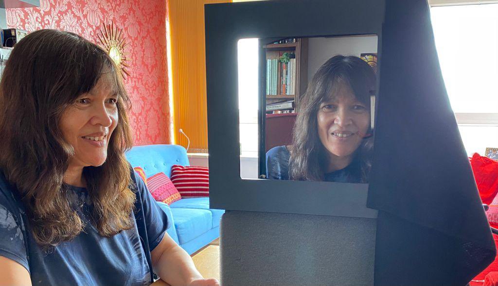 magicvideobox's tweet image. Did you know the MVB can be used with a smartphone camera? 📱#MagicVideoBox #CameraTools #EyeContactFilming #BehindTheScenes #Filming