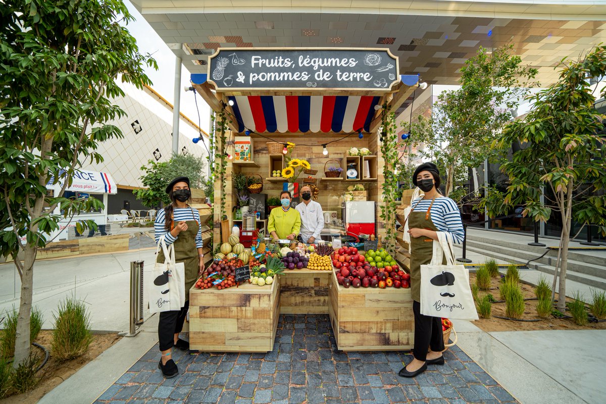 Aujourd'hui au Pavillon 🇫🇷, les visiteurs ont eu la chance de découvrir et déguster de délicieuses recettes à base de fruits, légumes et pommes de terre cuisinées par le chef <a href="/Charles_Soussin/">Charles Soussin</a> et la Meilleure ouvrière de France Clotilde Jacoulot !

#FranceDubai2020 #Expo2020