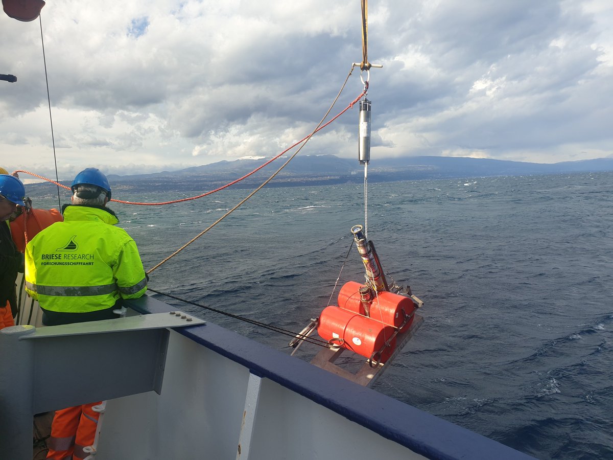 INGVvulcani's tweet photo. La missione #M178 #Hazelnut della nave #rvmeteor continua. Sono state installate con successo anche 5 stazioni geodetiche sottomarine per continuare la misura delle deformazioni del fondo marino al largo di Acitrezza
#seafloor #researchvessel #earthscience #etna #volcanology https://t.co/lJu3WeufL4