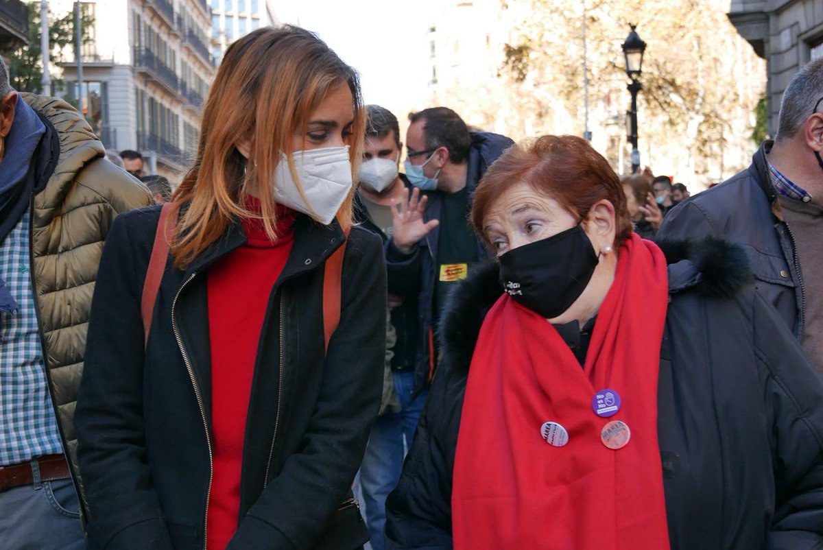 📣 En un país on un de cada quatre contractes són de menys d'una setmana, hem sortit a defensar un treball digne i la necessitat d'acabar amb la reforma laboral del PP.

Avui com sempre, defensem els drets que tenim i lluitem pels que ens falten. #MésDretsMésJustíciaSocial ✊