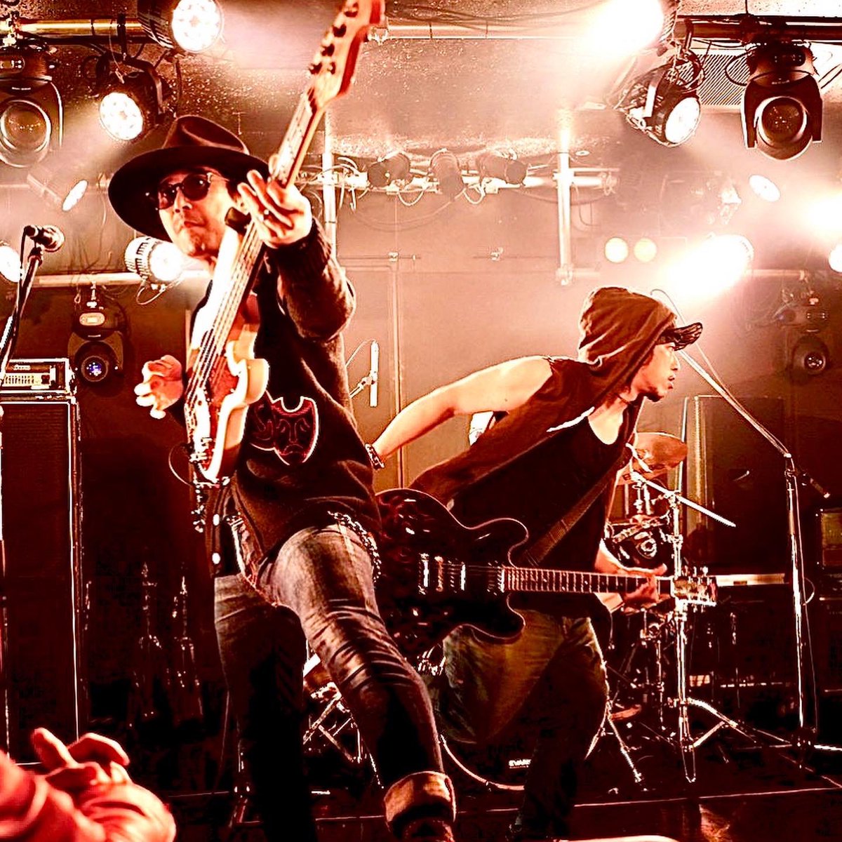 straights_jpn's tweet photo. Last night was a blast♣︎

いつもと違ういいfeelingを得て次へ
openでいることの楽しさを表現している場所で演奏出来て嬉しかった

thxxx, everybody!!!!
thxxx, 〓〓FACTΘRY〓〓!!!!
thxxx, CLUB SCIENCE!!!!

photo by @yurino2 

#straights #ストレイツ #factry #vol11 #新宿 #clubscience https://t.co/TbyaXfmUdQ