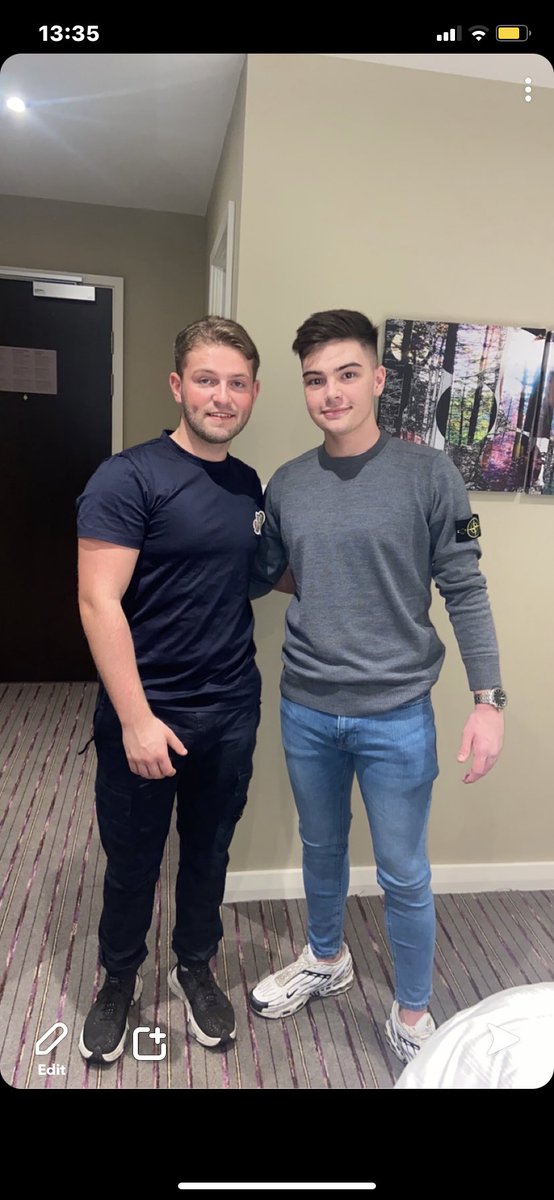 andyfinnie6's tweet photo. @Harrybev02 happy birthday brooo day 1😆🎉 https://t.co/alKyLtyd7G