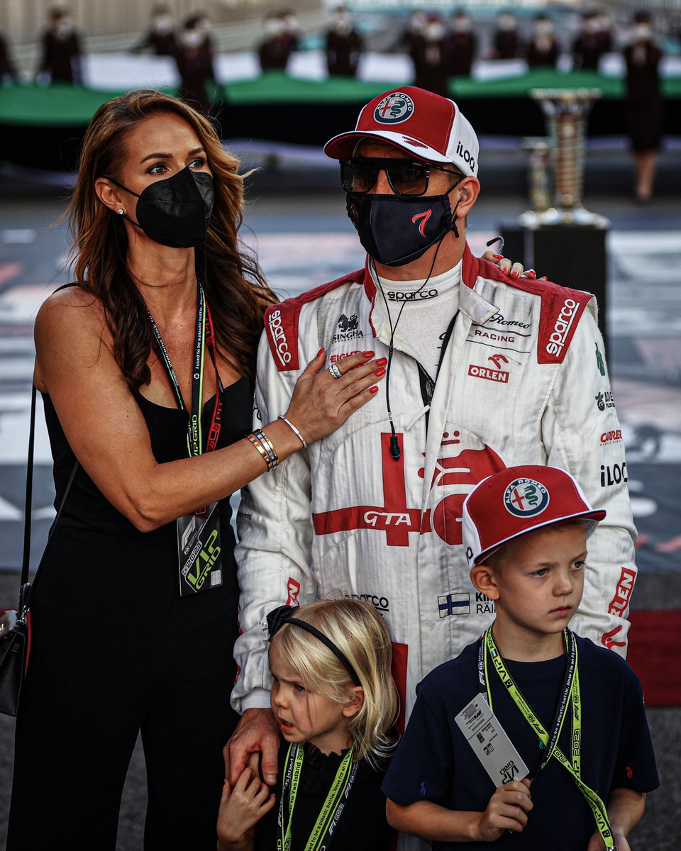 Kimi is out of the car. His time in F1 is over. He gets a standing ovation from the crowd. Thank you for everything.

We will leave you alone now 💔