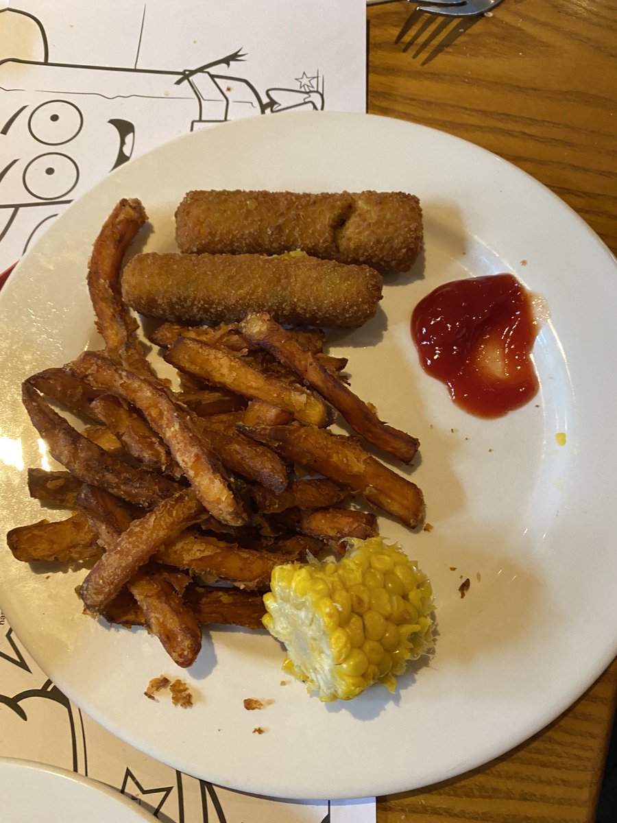 mkbaxter's tweet photo. ⁦@HarvesterUK⁩ The new ultra compact 2.5cm ‘corn on the cob’ side. I know it’s a kids meal but Honestly! https://t.co/CPtNdYAze6