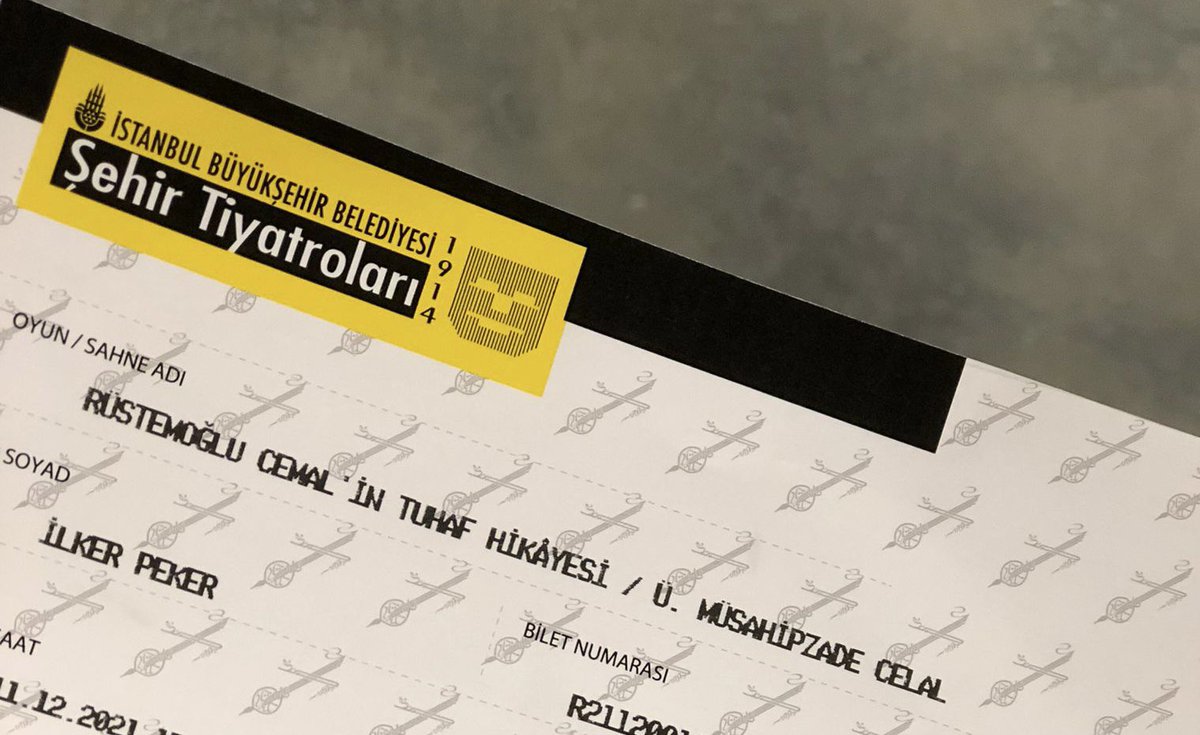 Dün izleyip etkisinden çıkamadığım, orkestranın bizleri de coşturduğu, #esenkoçer in ipek sesiyle kulaklarımızın pasını sildiği, #leventüzümcü nün oyunculukta döktürdüğü muhteşem oyun
#rüstemoğlucemalintuhafhikayesi .

Herkesin emeklerine sağlık. Alkışı bol, ödülü çok olsun 🍀