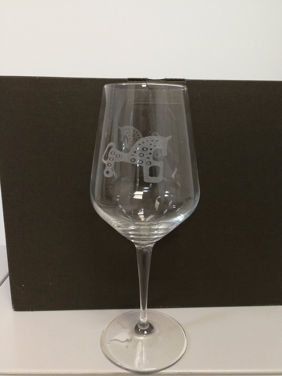 Estas navidades brinda con tus copas numantinas, numantinas o ponles el grabado que tu quieras o ponles los nombres de tu familia para que no se beba el vino tu cuñado. Oferto 25€ el set de 6 copas.