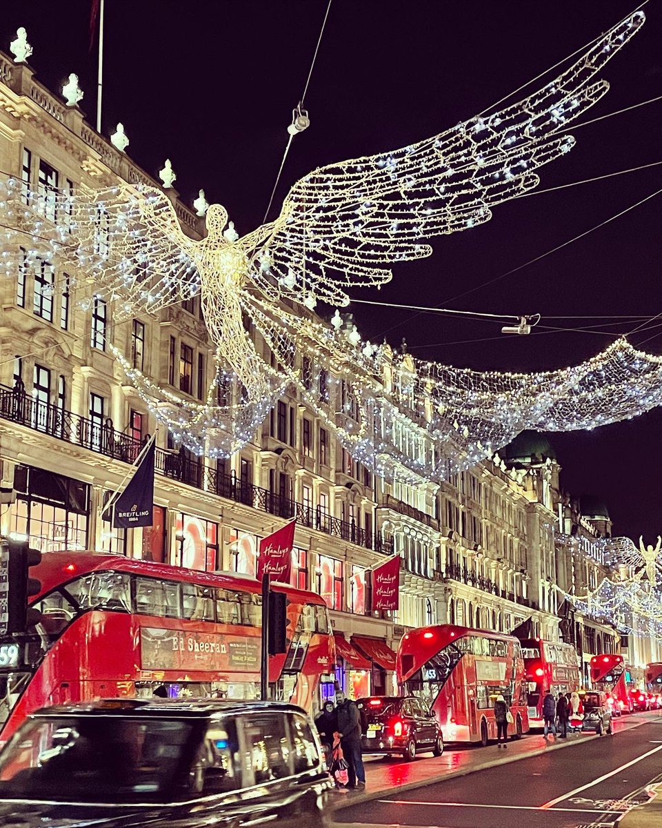 CalumDiLieto's tweet photo. London at Christmas is epic🎄✨ https://t.co/irJRnUrhJ8