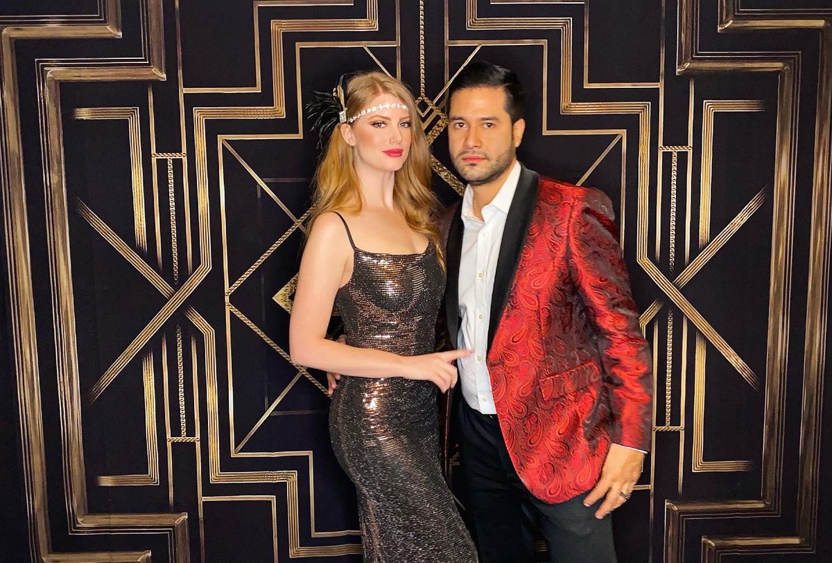 cassandraangst's tweet photo. 🥳🍸💛 #greatgatsbyparty https://t.co/hdDXt66Lj9