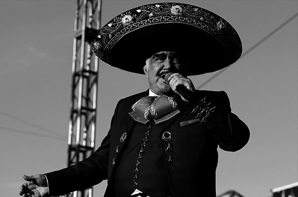 ShowDeSimpatia's tweet photo. #ÚLTIMAHORA 

Murió Vicente Fernández, rey de las rancheras, leyenda de México y uno de los artistas más queridos de Latinoamérica. La música está de luto. https://t.co/gZtxQySULF