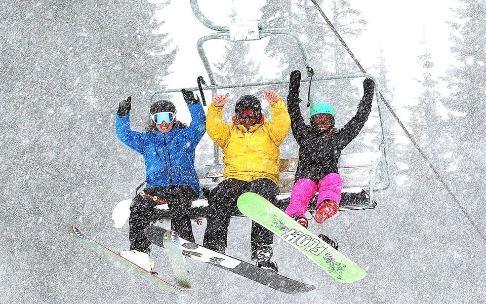 18” at <a href="/skilookout/">Lookout Pass</a> 11” at <a href="/SilverMtnResort/">Silver Mountain</a> both open today #ski #snow #snowbord #pnw #getoutside