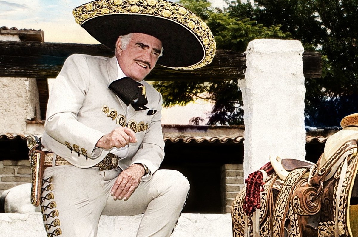 RollingStoneCol's tweet photo. Murió la gran voz de México #VicenteFernández a sus 81 años. Así lo confirmó su familia en los últimos minutos. https://t.co/w1qLH6Azoh