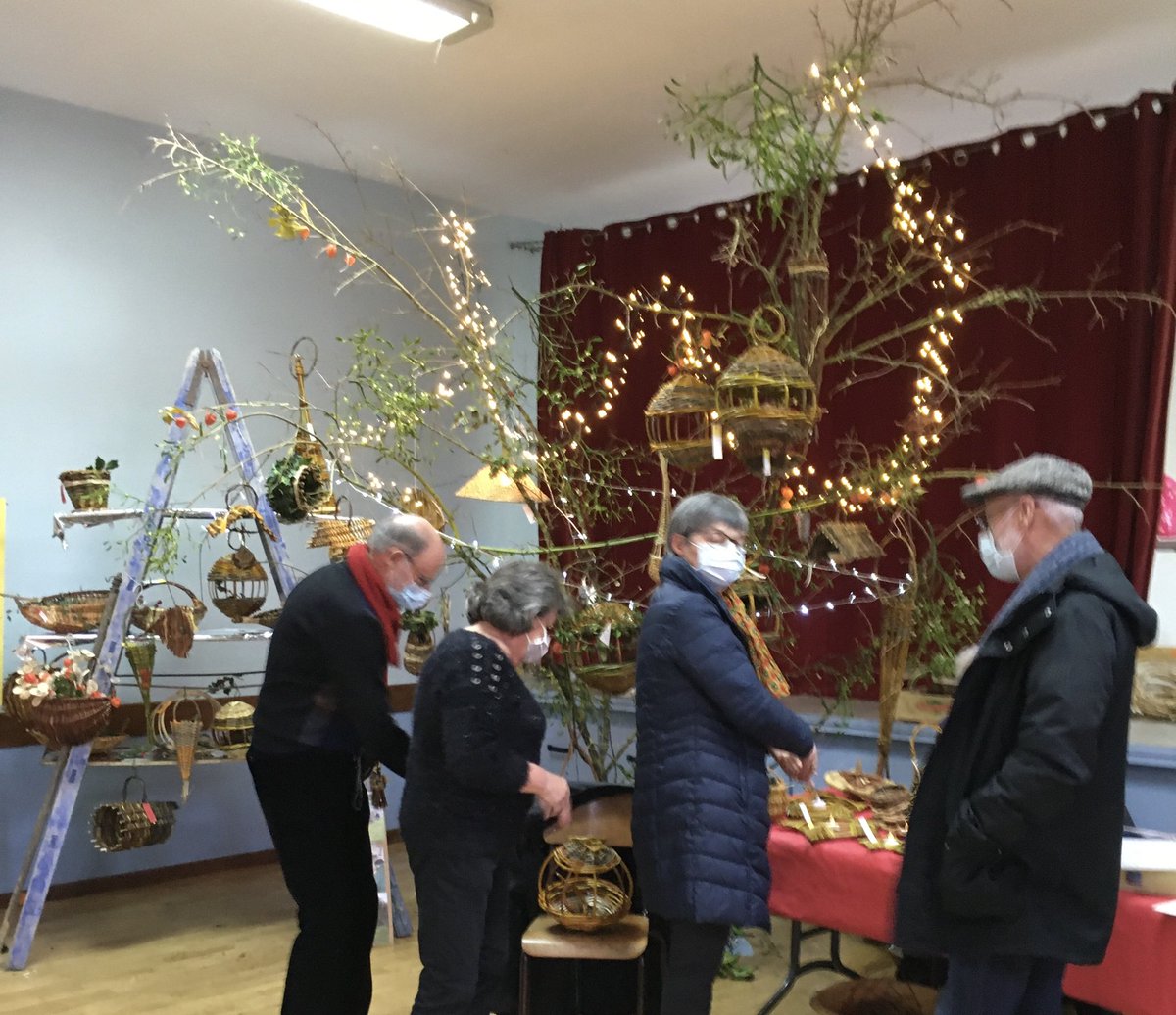 Idées de sorties à <a href="/ValAuPerche/">Val-au-Perche</a> : belle exposition sur la Nouvelle Calédonie organisée par le Foyer Theillois, et à Mâle, marché de Noël organisé les associations locales : idées cadeaux, décorations, livres, paniers, vanneries diverses… de magnifiques réalisations faites mains.