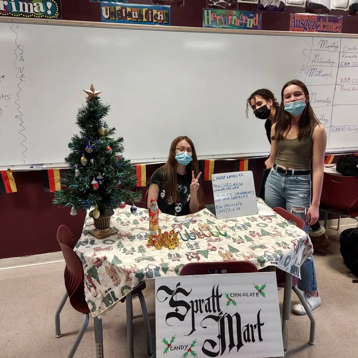 HerrProfHiggins's tweet image. This week @PrairieRidgeHS German 2 simulated their own #Christkindlmarkt with real products, fake money, and 100% German transactions. #learngerman @AATGOnline @LeadWLanguages @SKochPR #prexperience