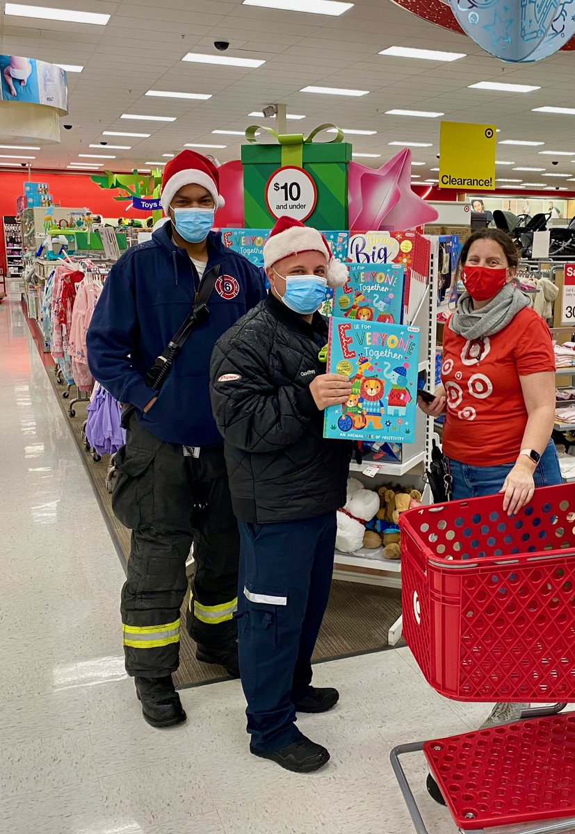 Thank you T2249 for supporting the local community this weekend! 🎁🎯 <a href="/RMcdermott2249/">Richard Mcdermott</a> @MattParry12 <a href="/KellyMcGarrity/">Kelly McGarrity</a>