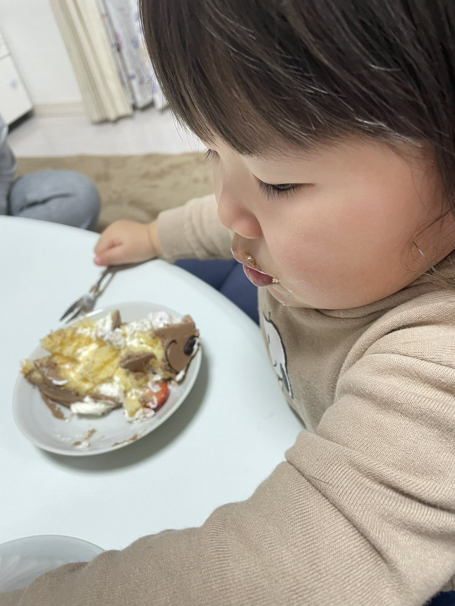 n__8400's tweet photo. 𝑯𝒂𝒑𝒑𝒚𝒃𝒊𝒓𝒕𝒉��𝒂𝒚💜
2歳のお誕生日🎉🎉🎉

#誕生日 #イヤイヤ期 #アソパソマソ
#魔の2歳児イヤイヤ言われる毎日 https://t.co/zphIqyagyQ
