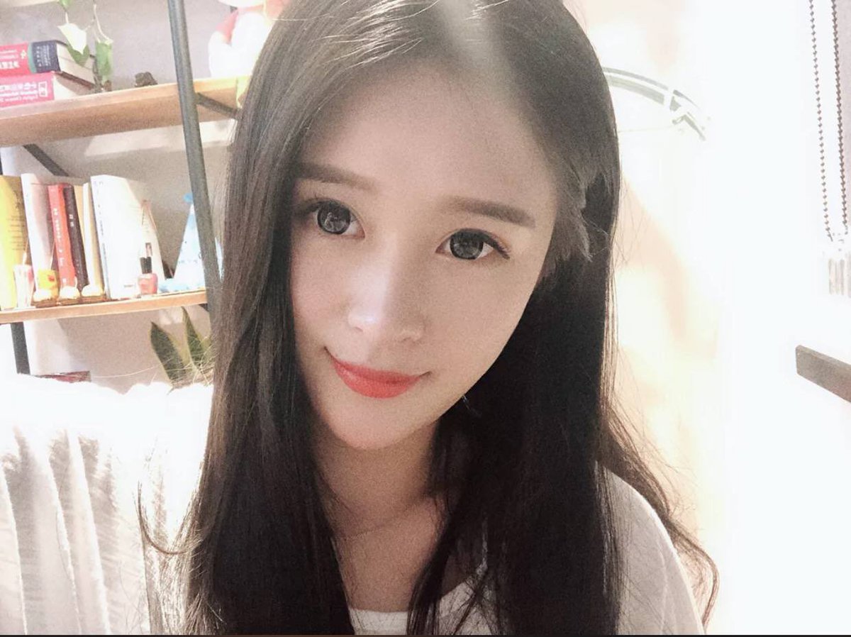 I really want to find someone to chat with.