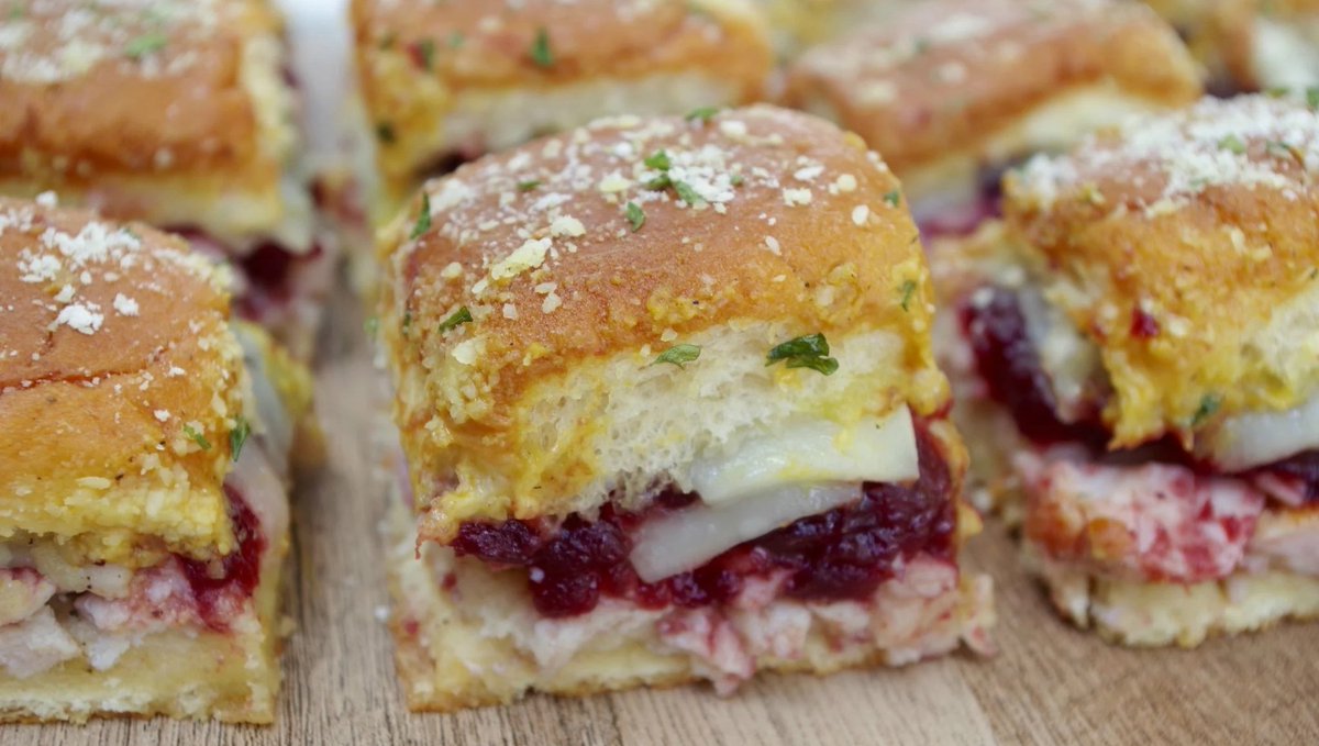 CooksMatches's tweet photo. Is this the ultimate Christmas snack? We think so!
Turkey Cranberry Sliders by @missyrakes ๐ฆ
โ๏ธ: DM us for a link to the full recipe
#sliders #recipe #christmassnack #christmas #recipe #tasty #cooksmatches #cookscommunity #turkey #cranberry #comfortfood https://t.co/9P8uPWThub