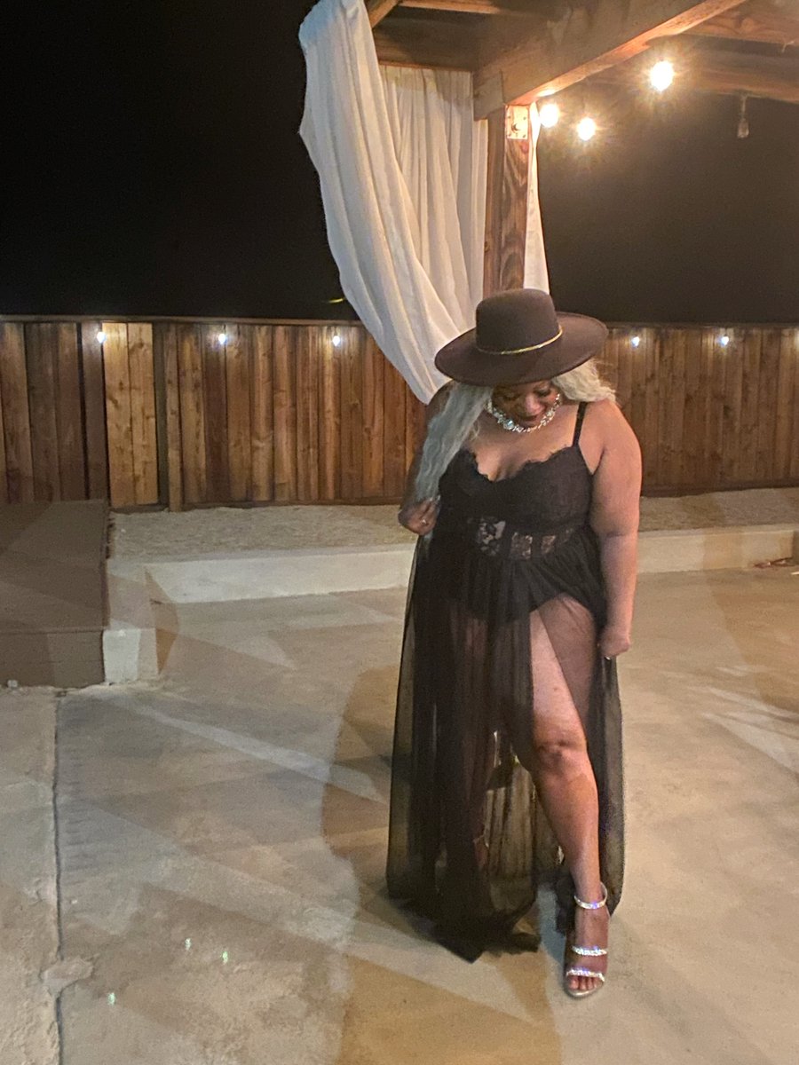 DayshaVeronica's tweet photo. If you want more details about where I got my dress/look from, make sure you're following @yesqueenlife! 👗✨ https://t.co/XKLZPZJwkq