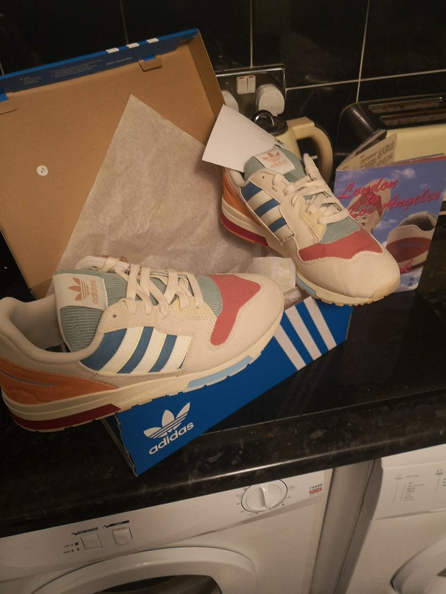 Thanks for the tip @man_savings. These absolute Bobby dazzlers turned up today. Complete with a recipe book and how to dye the trainers to suit your needs. Think ill be leaving mine just as they are 😎#adidas #threestripe