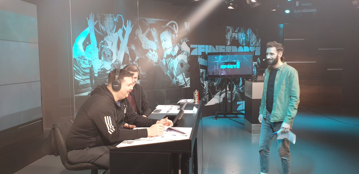 ProSiebenFUN's tweet photo. Der #csgo Papst @myKnochen bekommt scheinbar Unterstützung von oben für seine letzte Sendung. 👼
Die #iemwinter 2021 ab 15:30 Uhr LIVE auf #ProSiebenFUN
EINSCHALTEN! #funesports https://t.co/4eG4DZnBK9