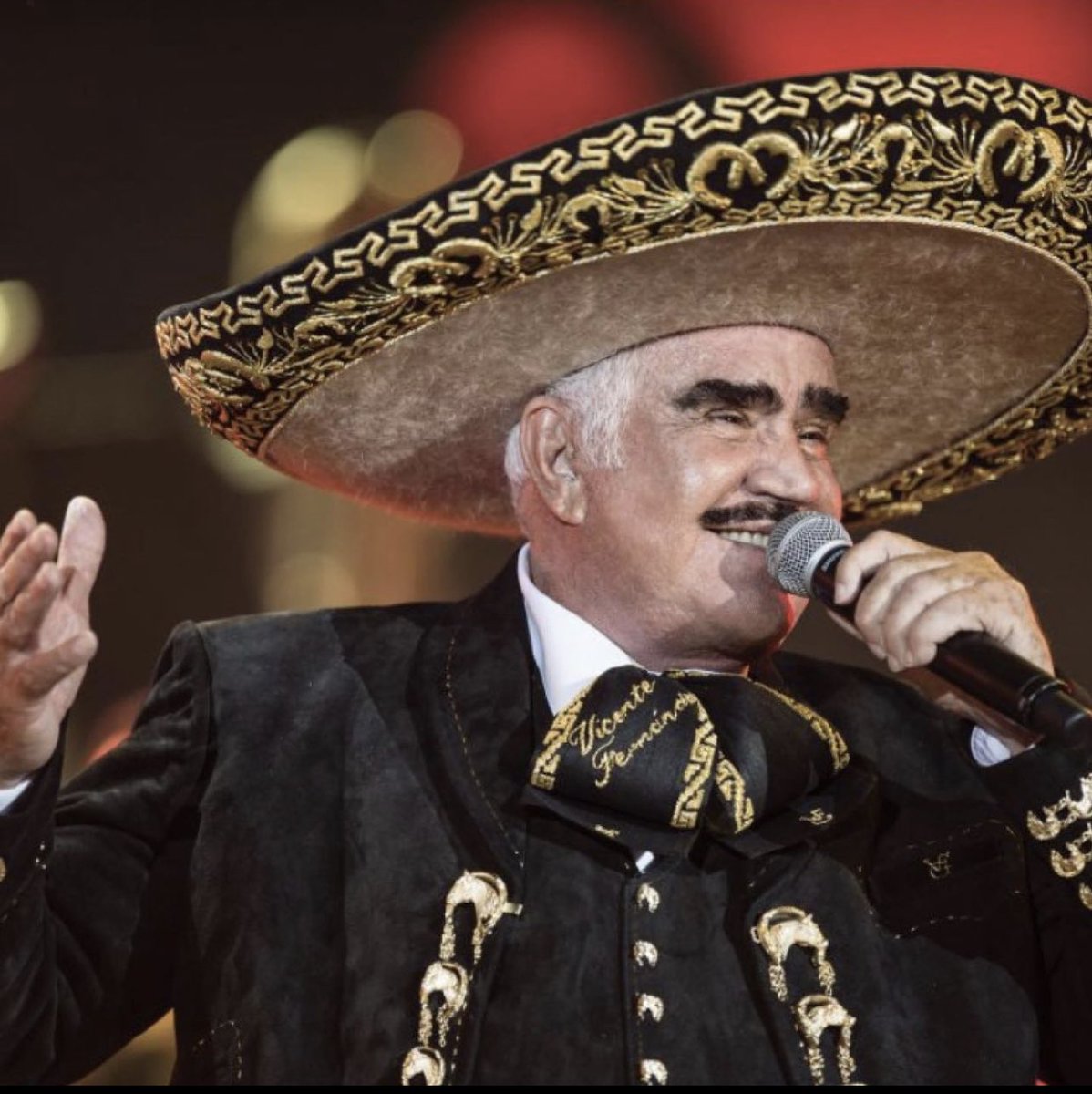 rubenvazquez305's tweet photo. Damn… RIP Chente 🙏🕊 #VicenteFernandez https://t.co/TKJ3QymTXr