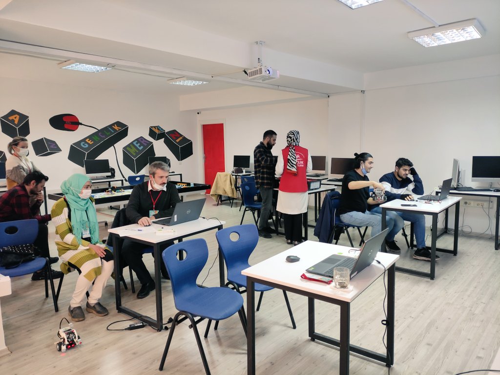 GSB_SincanGM's tweet photo. Küresel Akıl Derneği tarafından yürütülen Gelecek Nesil Bilim Canlandırma Eğitimimizi tamamladık.Turnuva ve yarışma hakkındaki tüm bilgileri edinmiş olduk.
#geleceknesilbilim
#nextgenerationscience https://t.co/nlHLnmeUKx