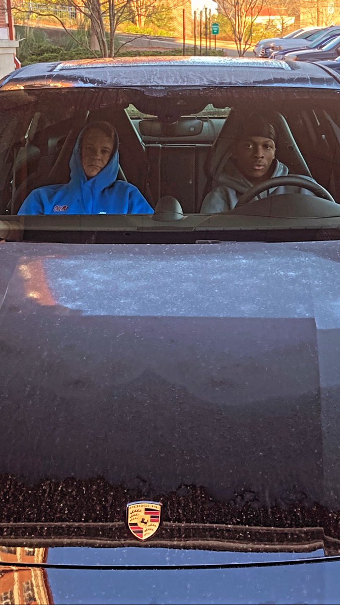DaveIgbinosun's tweet photo. chillin with kiffin in the porsche #partyinthesip @Lane_Kiffin https://t.co/GTsPne8oKy