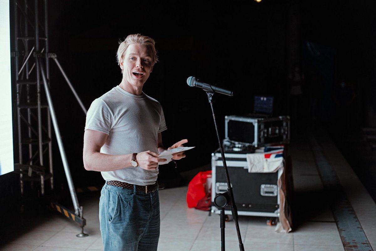 UKinCuba's tweet photo. “Es un placer presentar esta película al público cubano” 🎥 🇬🇧 🇨🇺
El actor británico Freddie Fox presentó en La Habana la película 🍿 Pride en el Anfiteatro del Centro Histórico de La Habana como parte de la #BritishWeekCuba
📸: @pgsm88 https://t.co/DiO1z0O6jc