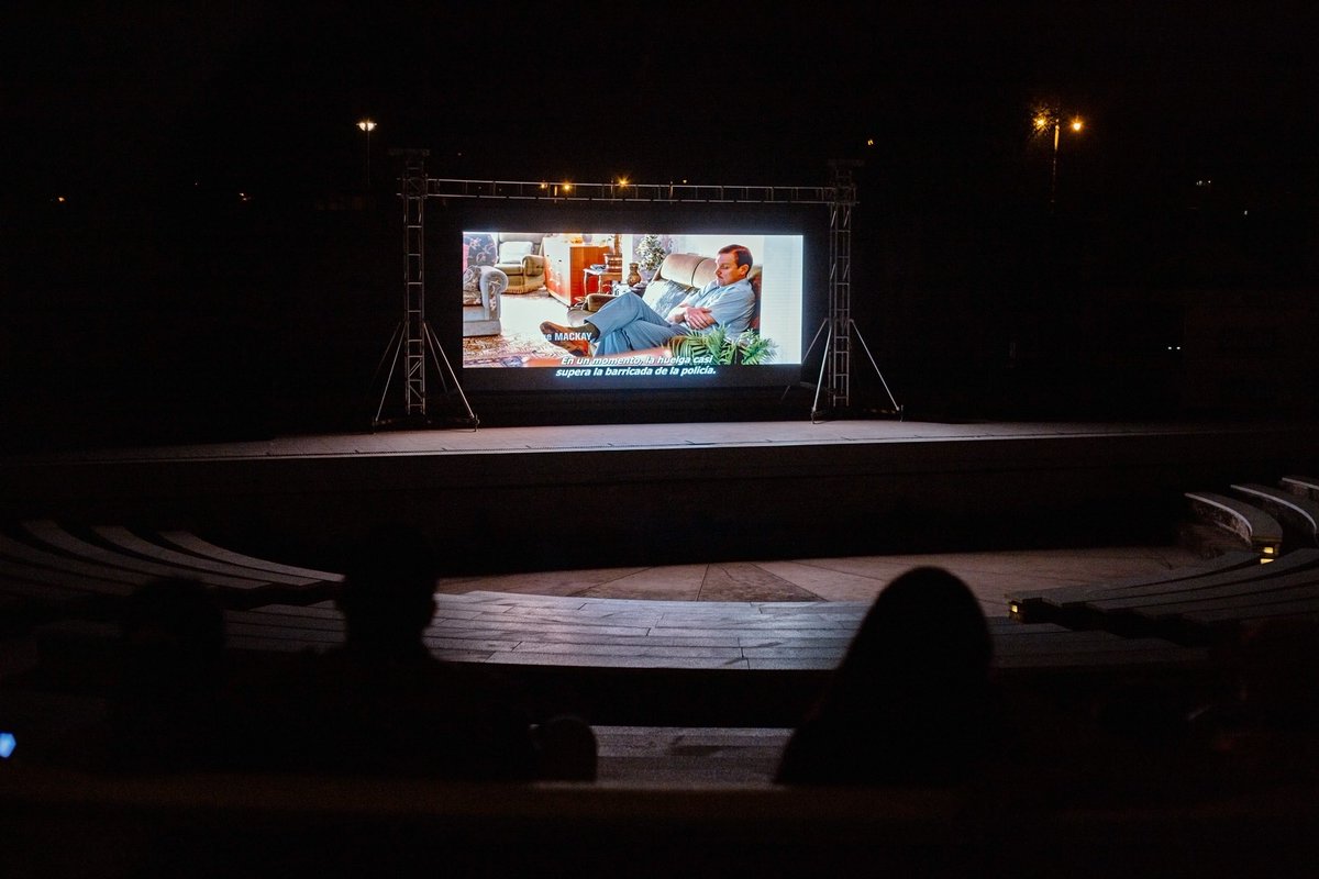 UKinCuba's tweet photo. “Es un placer presentar esta película al público cubano” 🎥 🇬🇧 🇨🇺
El actor británico Freddie Fox presentó en La Habana la película 🍿 Pride en el Anfiteatro del Centro Histórico de La Habana como parte de la #BritishWeekCuba
📸: @pgsm88 https://t.co/DiO1z0O6jc