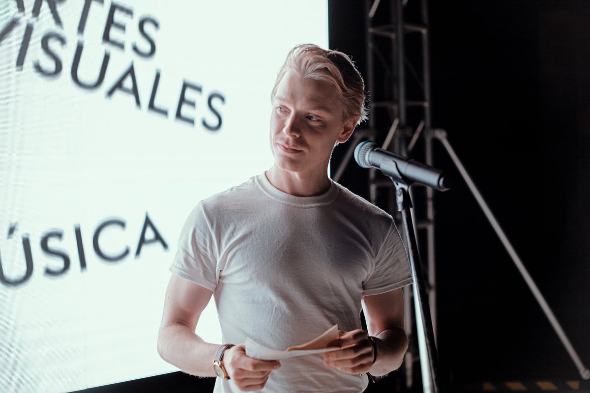 UKinCuba's tweet photo. “Es un placer presentar esta película al público cubano” 🎥 🇬🇧 🇨🇺
El actor británico Freddie Fox presentó en La Habana la película 🍿 Pride en el Anfiteatro del Centro Histórico de La Habana como parte de la #BritishWeekCuba
📸: @pgsm88 https://t.co/DiO1z0O6jc