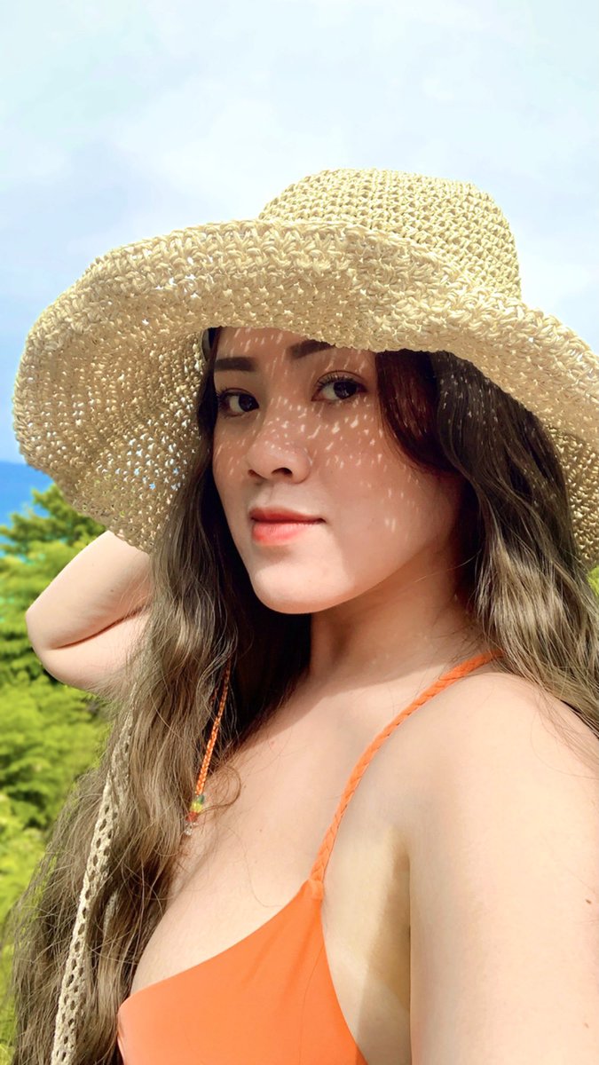 ถ้าเธอชอบคนสวยเราคงไม่มีสิทธิ์ 
แต่ถ้าเธอชอบคนอ้วนนิดๆให้สะกิดเรานะ😎🧡 #แคปชั่นตลก #แคปชั่นฮา #แคปชั่นอ้วน #แคปชั่นหมู #แคปชั่นสาวอวบ #แคปชั่นสาวอ้วน #แคปชั่นกวนๆ #แคปชั่นขำๆ #แคปชั่นเด็ด #lipe #stun #หลีเป๊ะ