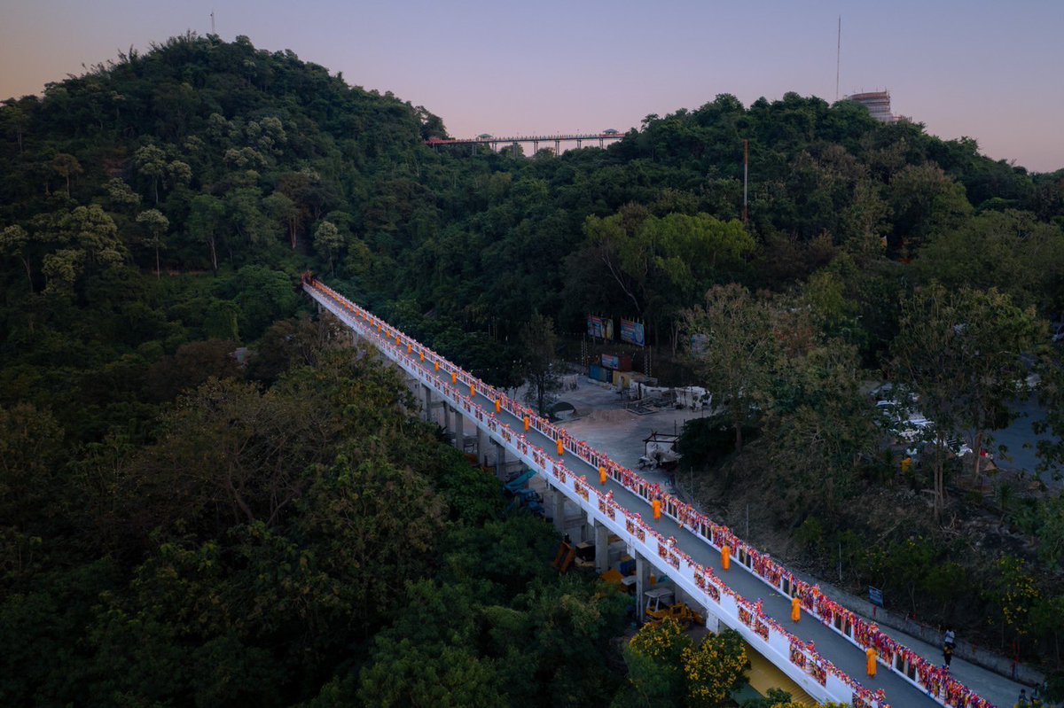 Psanitwong's tweet image. ร่วมอนุโมทนาบุญในกิจวัตร พระธรรมทายาทโครงการอุปสมบทหมู่ บูชาธรรมมหาปูชนียาจารย์ ประจำปี 2564 จังหวัดชลบุรี เดินธรรมยาตรา  ณ วัดเขาตะแบก(วัดอุปัชฌาย์) อำเภอศรีราชา จังหวัดชลบุรี