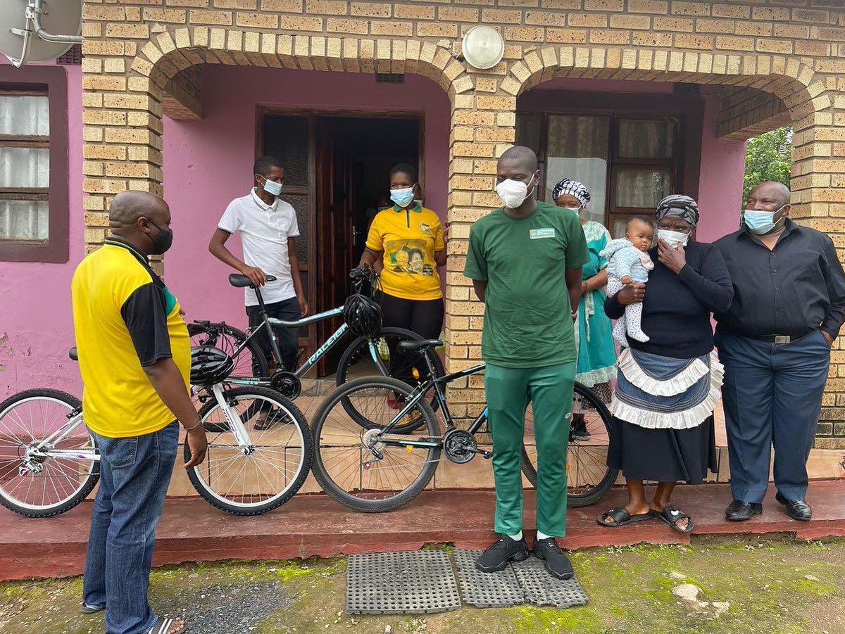 RonaldLamola's tweet photo. After Howick today, we passed by the late Cde Sindiso Magaqa’s house to check his mother and to give his kids Bicycles for Christmas. Merry Christmas Ma Dlamini, may God continue to give you strength. https://t.co/FfhPg1lZKn